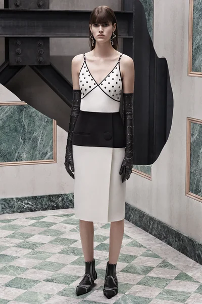 Look 19